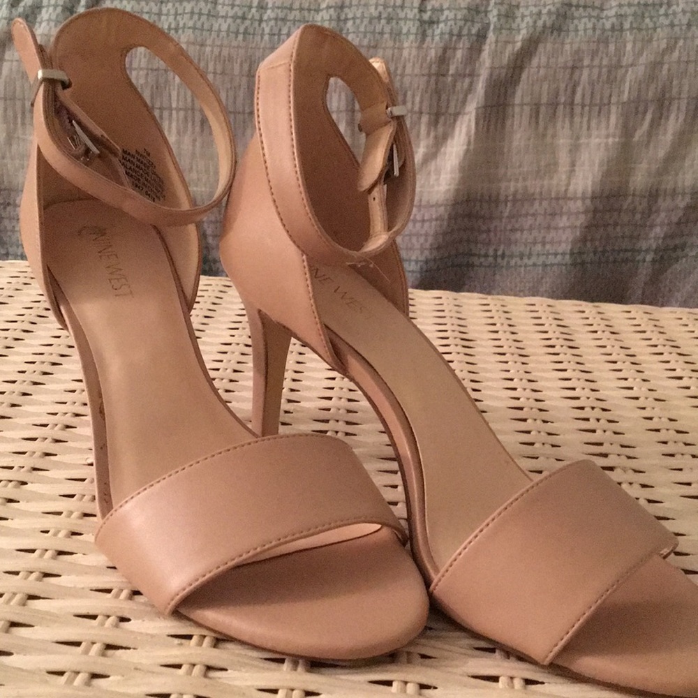 Nine West - nude heel - size 7
